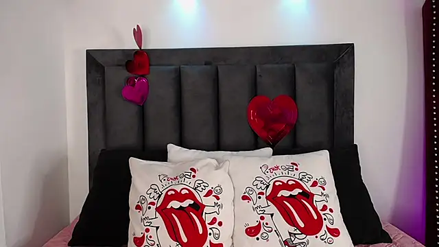 Snapshot of Tifanny_Sweett chatting on February 20, 2025, 5:23 am Tifanny Sweett online show from February 20, 2025, 5:23 am