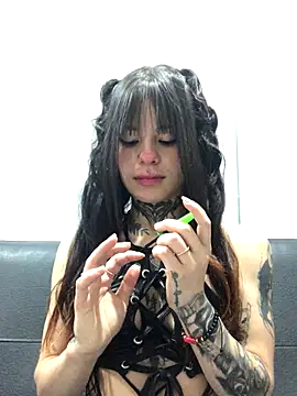 Snapshot of Tifanny_Sweett chatting on October 31, 2025, 1:46 am Tifanny Sweett online show from October 31, 2025, 1:46 am