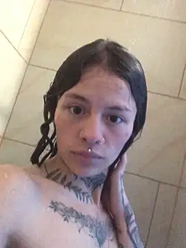 Snapshot of Tifanny_Sweett chatting on September 16, 2025, 4:24 am Tifanny Sweett online show from September 16, 2025, 4:24 am