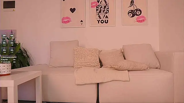 cute  petite online show from December 18, 2024, 9:40 pm