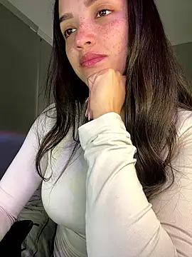 Snapshot of MisFrekcles_ chatting on January 8, 2026, 10:32 am MisFrekcles online show from January 8, 2026, 10:32 am