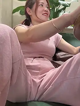 Snapshot of Emily_9xx chatting on March 20, 2025, 4:29 am Emily 9xx online show from March 20, 2025, 4:29 am