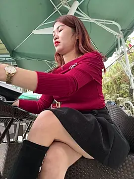 Snapshot of Emily_9xx chatting on February 22, 2025, 5:02 am Emily 9xx online show from February 22, 2025, 5:02 am