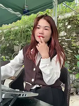 Snapshot of Emily_9xx chatting on December 13, 2024, 7:25 am Emily 9xx online show from December 13, 2024, 7:25 am