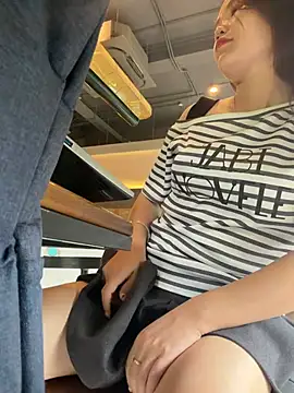 Snapshot of Emily_9xx chatting on March 26, 2026, 2:32 am Emily 9xx online show from March 26, 2026, 2:32 am