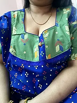 Snapshot of cuteyqueen chatting on January 13, 2026, 7:12 am cuteyqueen online show from January 13, 2026, 7:12 am