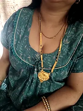 Snapshot of cuteyqueen chatting on February 7, 2026, 8:33 am cuteyqueen online show from February 7, 2026, 8:33 am