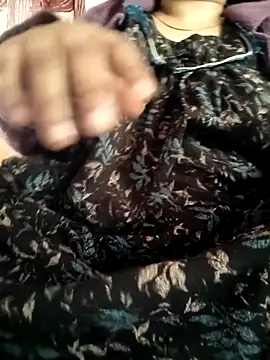 Snapshot of cuteyqueen chatting on January 17, 2026, 8:18 am cuteyqueen online show from January 17, 2026, 8:18 am