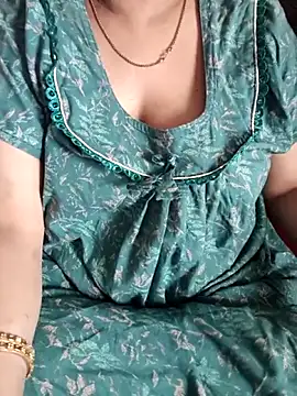 Snapshot of cuteyqueen chatting on February 13, 2026, 6:02 am cuteyqueen online show from February 13, 2026, 6:02 am