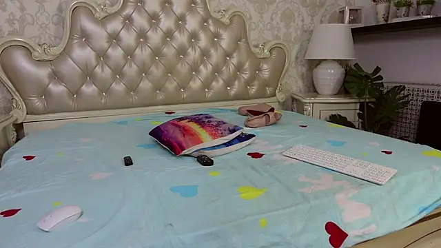 Snapshot of CarmellaAngel chatting on October 28, 2025, 10:03 am CarmellaAngel online show from October 28, 2025, 10:03 am