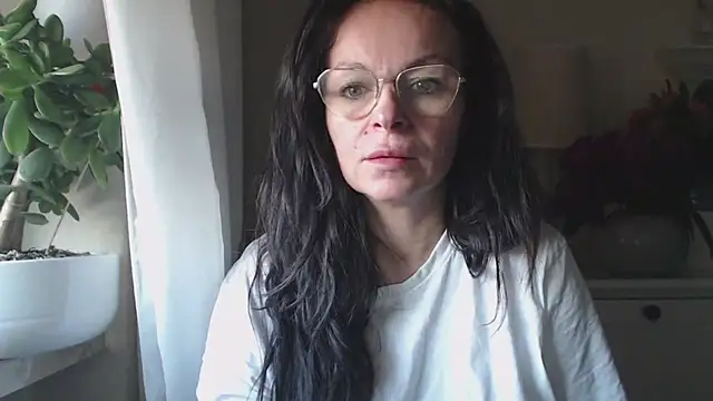 HelenLuxx online show from October 20, 2025, 6:15 am