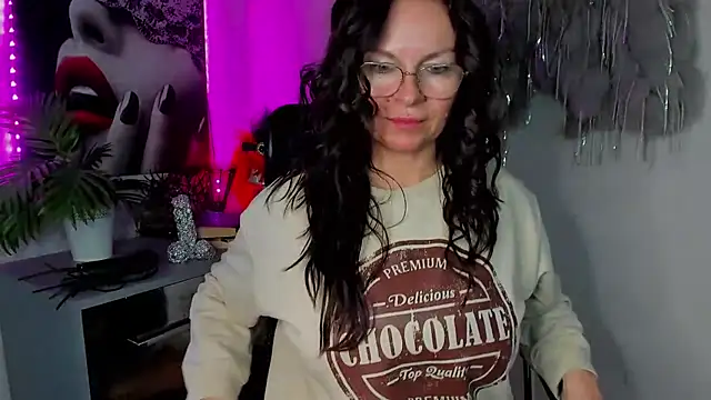 HelenLuxx online show from March 28, 2026, 7:42 am