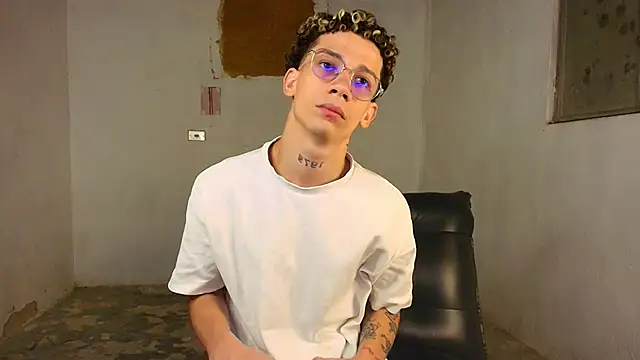 Snapshot of mateodeamjo chatting on March 3, 2026, 12:06 am mateodeamjo online show from March 3, 2026, 12:06 am