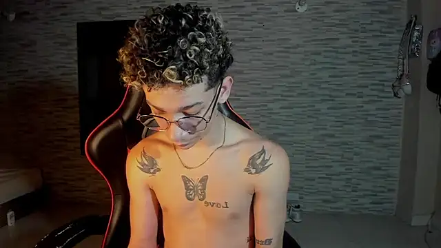 Snapshot of mateodeamjo chatting on October 4, 2025, 8:16 am mateodeamjo online show from October 4, 2025, 8:16 am