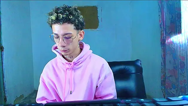 Snapshot of mateodeamjo chatting on February 11, 2026, 12:49 pm mateodeamjo online show from February 11, 2026, 12:49 pm