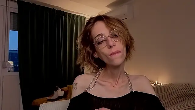 Snapshot of amber_quell_here chatting on March 1, 2026, 4:40 pm amber quell here online show from March 1, 2026, 4:40 pm