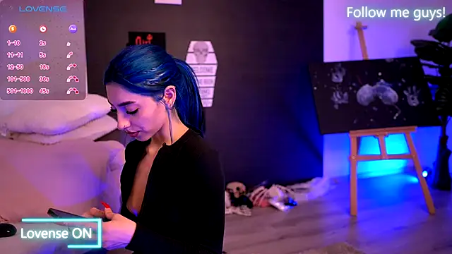 AriaVoss online show from October 26, 2025, 11:05 pm