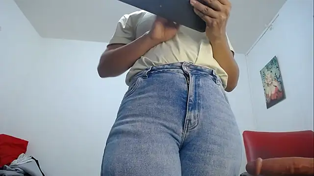 Snapshot of Amelia_Debora_Antonella chatting on September 9, 2025, 12:36 pm Amelia Debora Antonella online show from September 9, 2025, 12:36 pm