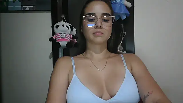Snapshot of trianabell chatting on July 11, 2026, 12:44 am trianabell online show from July 11, 2026, 12:44 am