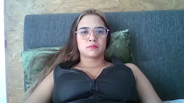 trianabell online show from December 3, 2025, 2:16 pm