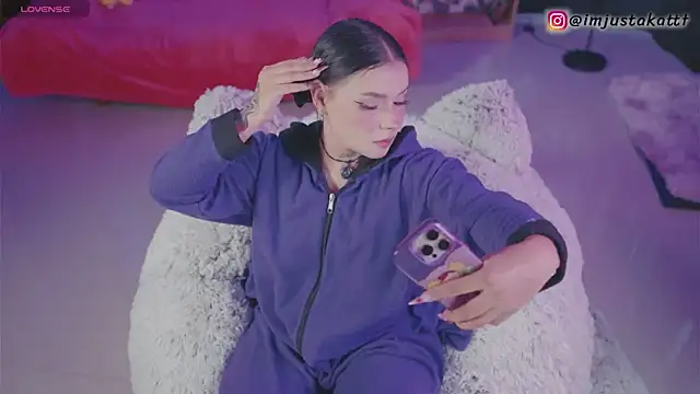 Snapshot of sensualkattt chatting on November 6, 2025, 1:26 pm sensualkattt online show from November 6, 2025, 1:26 pm