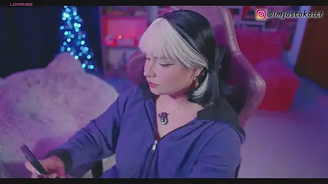 Snapshot of sensualkattt chatting on December 1, 2025, 2:56 am sensualkattt online show from December 1, 2025, 2:56 am