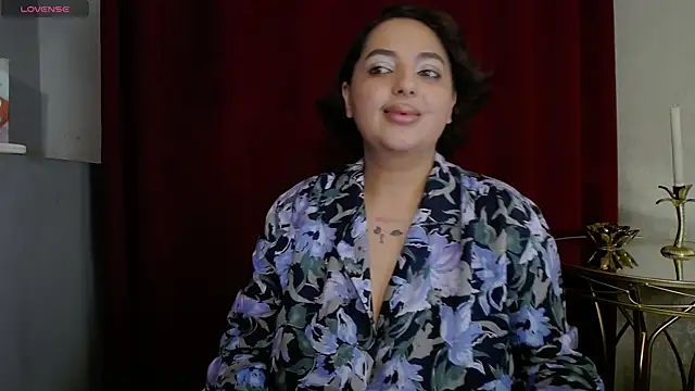 Snapshot of BustyAllyy chatting on November 6, 2025, 6:23 pm BustyAllyy online show from November 6, 2025, 6:23 pm