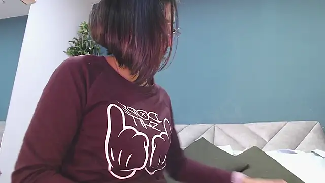 SharisWillian online show from October 24, 2025, 4:00 am