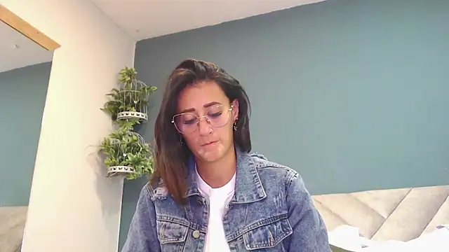 SharisWillian online show from December 23, 2025, 4:01 am