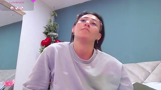 Snapshot of SharisWillian chatting on March 20, 2025, 3:34 am SharisWillian online show from March 20, 2025, 3:34 am