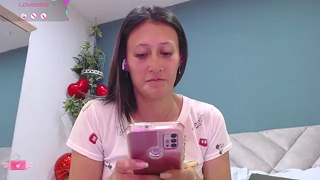 Snapshot of SharisWillian chatting on March 11, 2025, 4:19 am SharisWillian online show from March 11, 2025, 4:19 am