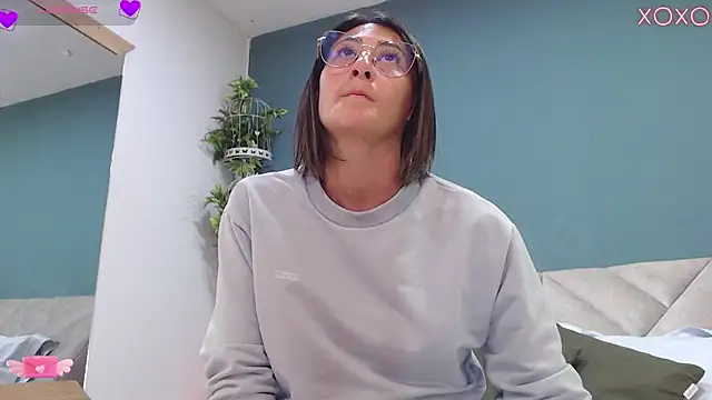 Snapshot of SharisWillian chatting on September 18, 2025, 4:04 am SharisWillian online show from September 18, 2025, 4:04 am