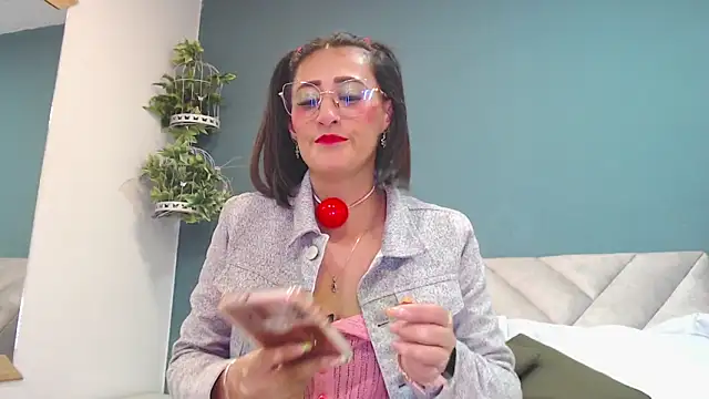 SharisWillian online show from November 1, 2025, 4:30 am