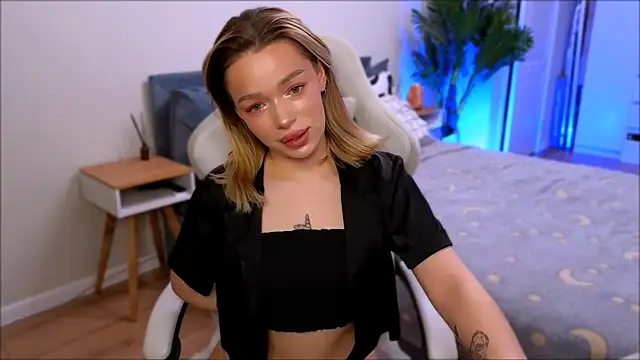 Snapshot of Lily_Yin chatting on December 18, 2025, 5:23 am Lily Yin online show from December 18, 2025, 5:23 am