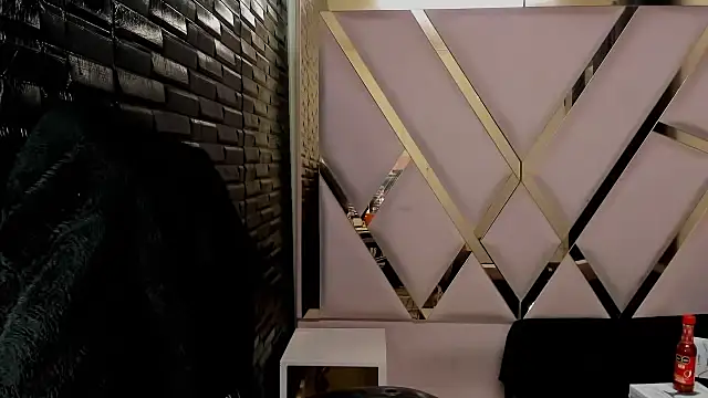 Snapshot of DaianaLutz chatting on November 22, 2025, 1:04 am DaianaLutz online show from November 22, 2025, 1:04 am