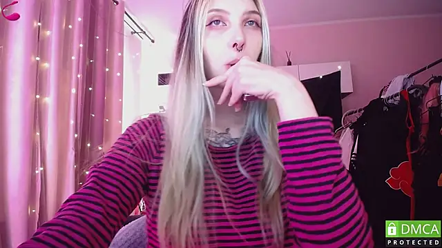 Snapshot of JustMeowGirl chatting on May 16, 2026, 6:45 am JustMeowGirl online show from May 16, 2026, 6:45 am
