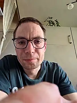 Snapshot of Schnubby1 chatting on February 21, 2025, 1:00 pm Schnubby1 online show from February 21, 2025, 1:00 pm