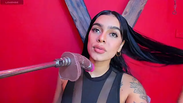 Snapshot of Foxy_Assh_ chatting on April 23, 2026, 6:42 am Foxy Assh online show from April 23, 2026, 6:42 am