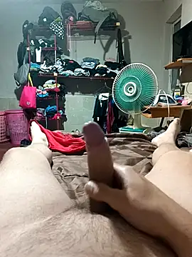 Aledw9 online show from February 17, 2026, 5:49 am