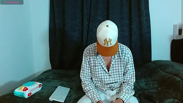 Snapshot of Bastiaan_28 chatting on December 4, 2025, 12:31 am Bastiaan 28 online show from December 4, 2025, 12:31 am