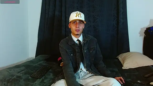 Snapshot of Bastiaan_28 chatting on November 28, 2025, 1:28 am Bastiaan 28 online show from November 28, 2025, 1:28 am