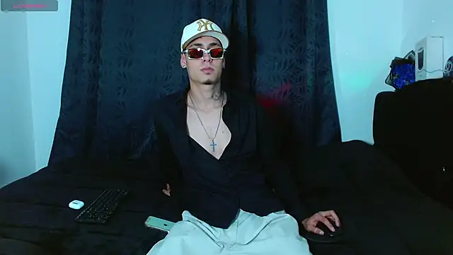 Snapshot of Bastiaan_28 chatting on November 23, 2025, 3:49 am Bastiaan 28 online show from November 23, 2025, 3:49 am