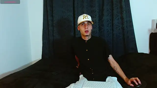 Snapshot of Bastiaan_28 chatting on December 2, 2025, 12:11 am Bastiaan 28 online show from December 2, 2025, 12:11 am