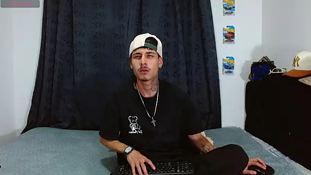 Snapshot of Bastiaan_28 chatting on November 6, 2025, 3:43 am Bastiaan 28 online show from November 6, 2025, 3:43 am