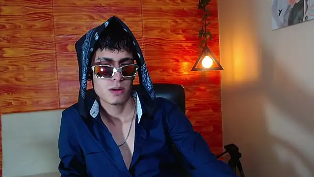 Snapshot of Bastiaan_28 chatting on February 18, 2025, 3:53 am Bastiaan 28 online show from February 18, 2025, 3:53 am