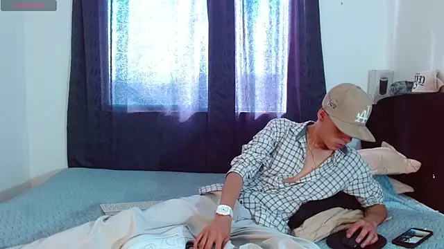 Snapshot of Bastiaan_28 chatting on December 19, 2025, 8:00 pm Bastiaan 28 online show from December 19, 2025, 8:00 pm