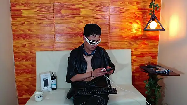 Snapshot of Bastiaan_28 chatting on March 8, 2025, 8:33 am Bastiaan 28 online show from March 8, 2025, 8:33 am