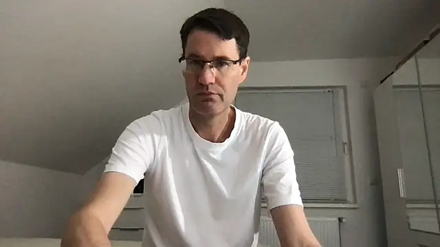 zxzx cam1 online show from November 14, 2025, 6:33 pm