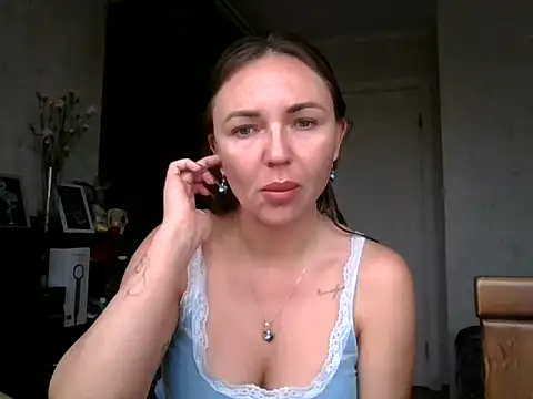 Snapshot of AngelinaLove28 chatting on October 14, 2025, 6:14 am AngelinaLove28 online show from October 14, 2025, 6:14 am