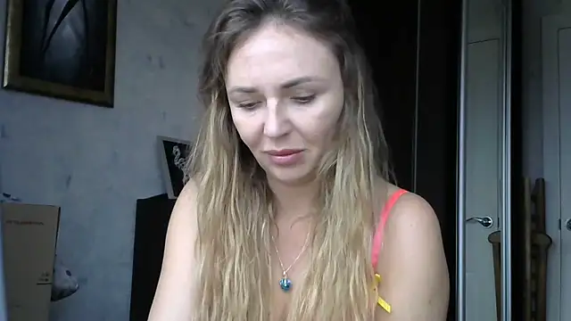 Snapshot of AngelinaLove28 chatting on October 27, 2025, 8:04 am AngelinaLove28 online show from October 27, 2025, 8:04 am